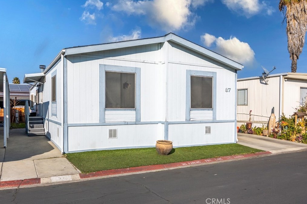 1097 N State St #37, Hemet, CA 92543