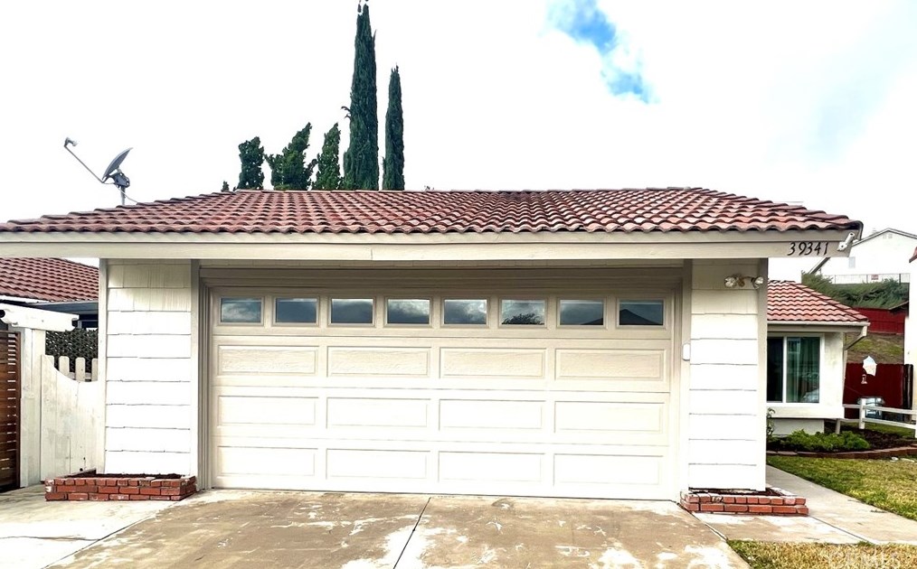 39341 Oak Cliff Dr, Temecula, CA 92591