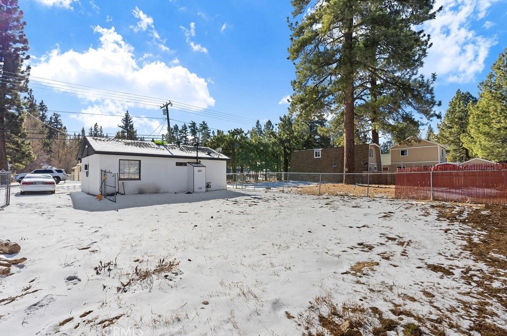 781 Aeroplane Blvd, Big Bear City CA  92314-9633 exterior