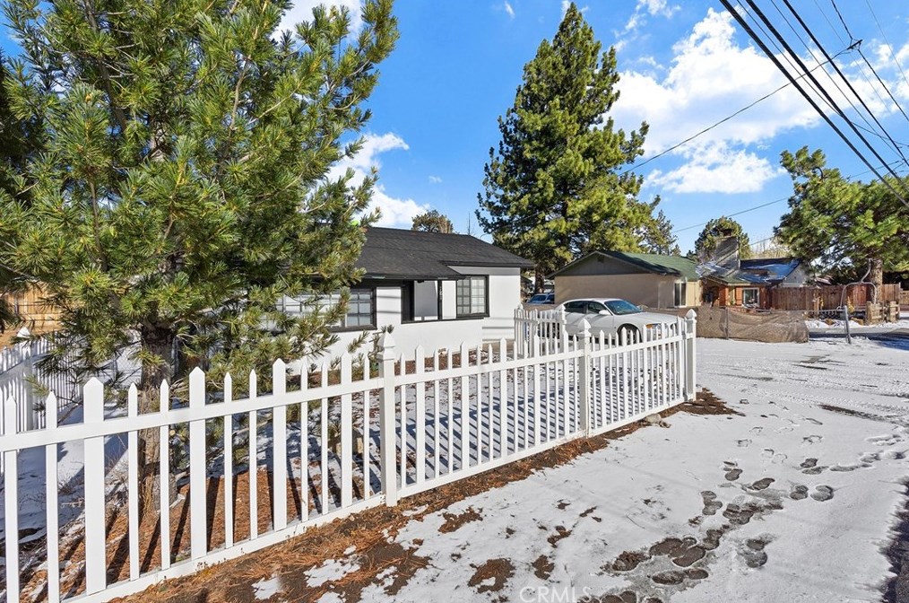781 Aeroplane Blvd, Big Bear City CA  92314-9633 exterior