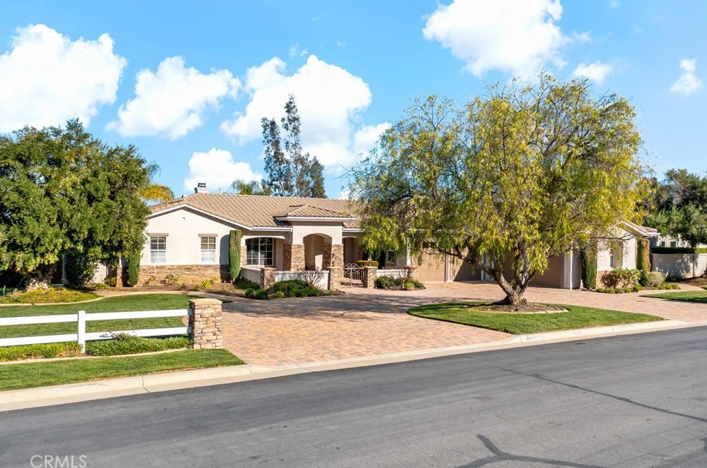 42796 Joshua Tree Ct, Murrieta, CA 92562-8946