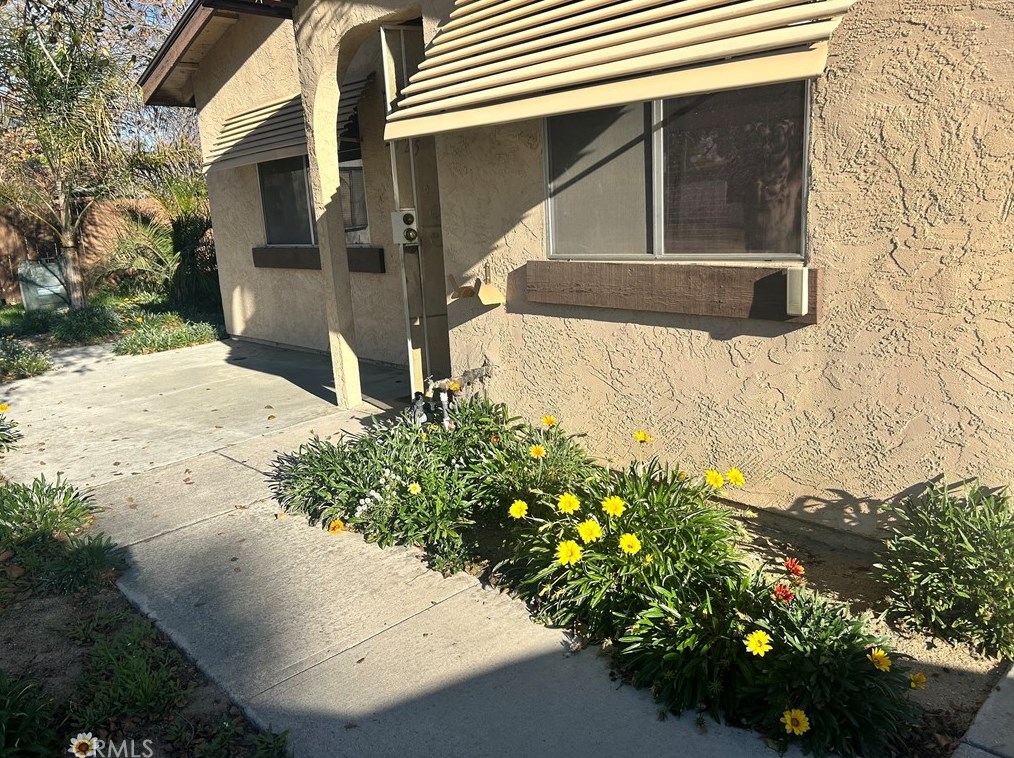 2125 San Bernardo Ave, Hemet, CA 92545-2415