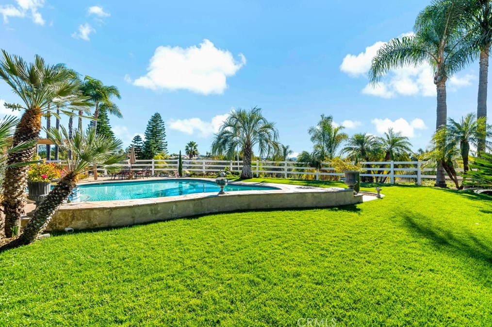 1141 Lorenzo Dr, Fallbrook CA  92028-4563 exterior