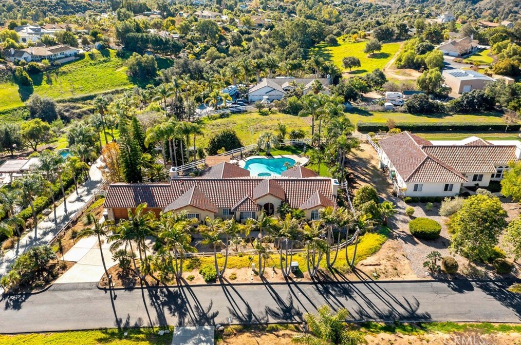 1141 Lorenzo Dr, Fallbrook CA  92028-4563 exterior