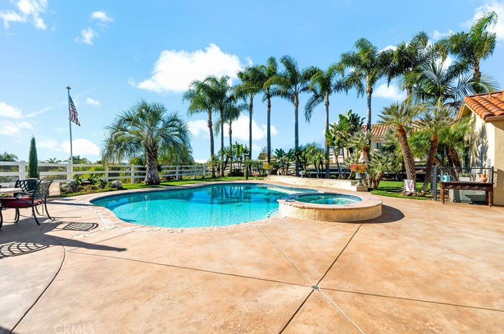 1141 Lorenzo Dr, Fallbrook CA  92028-4563 exterior