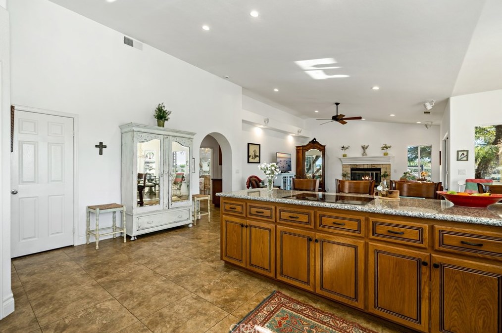 1141 Lorenzo Dr, Fallbrook CA  92028-4563 exterior