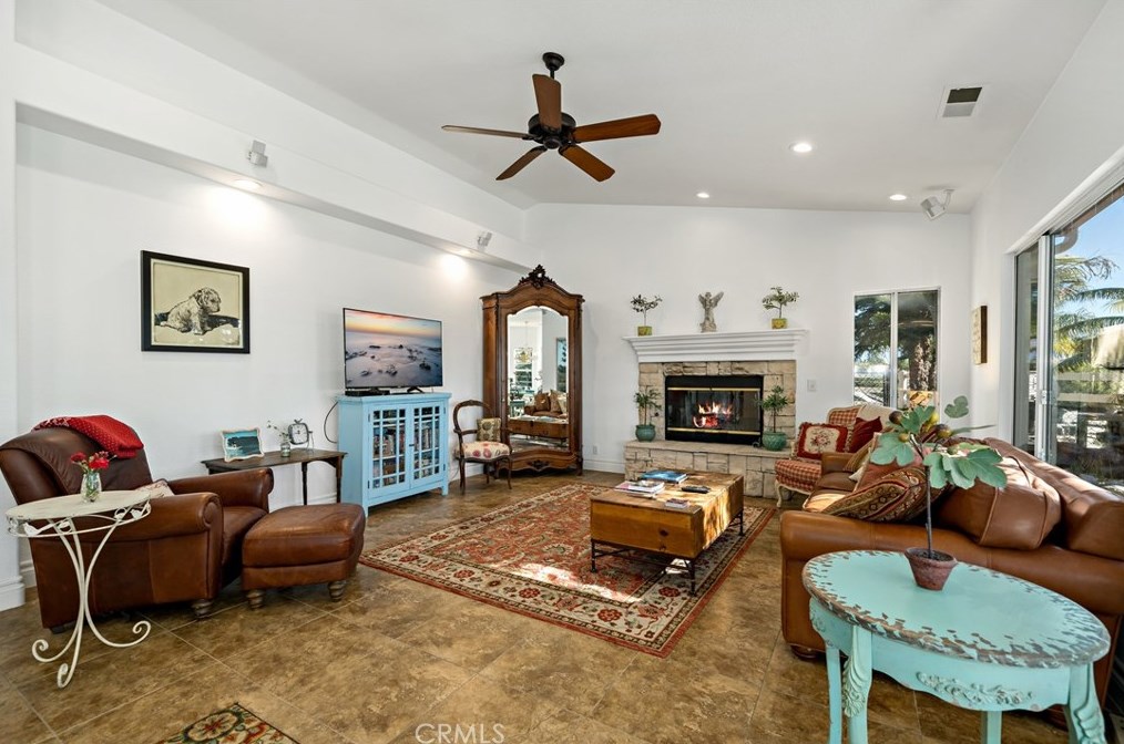 1141 Lorenzo Dr, Fallbrook CA  92028-4563 exterior