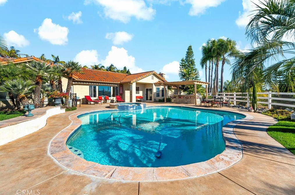 1141 Lorenzo Dr, Fallbrook CA  92028-4563 exterior