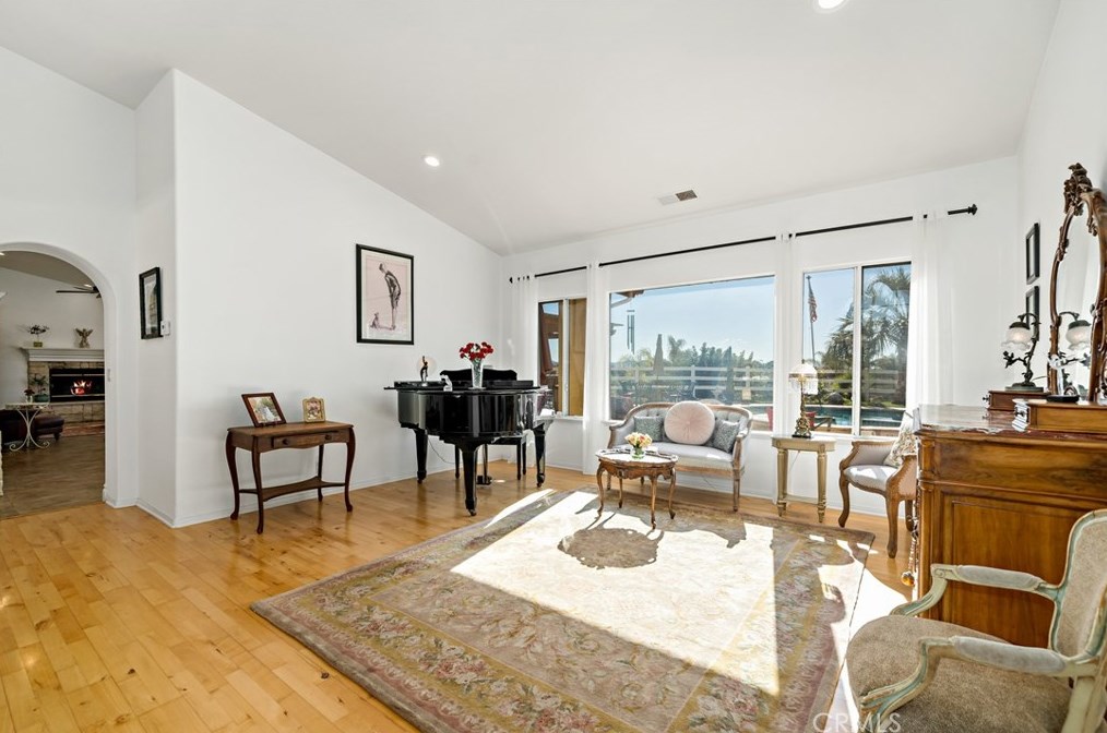 1141 Lorenzo Dr, Fallbrook CA  92028-4563 exterior