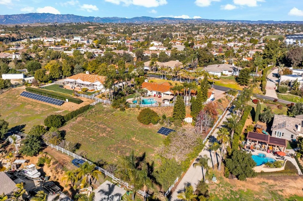 1141 Lorenzo Dr, Fallbrook CA  92028-4563 exterior