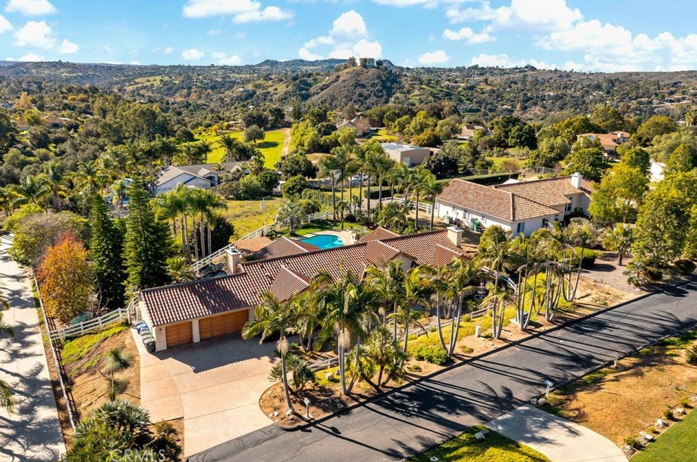 1141 Lorenzo Dr, Fallbrook, CA 92028