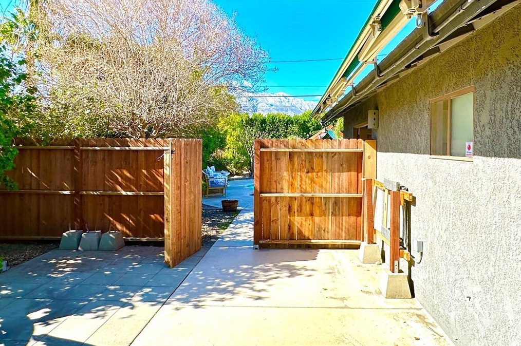 31475 Avenida Alvera, Cathedral City CA  92234-3026 exterior