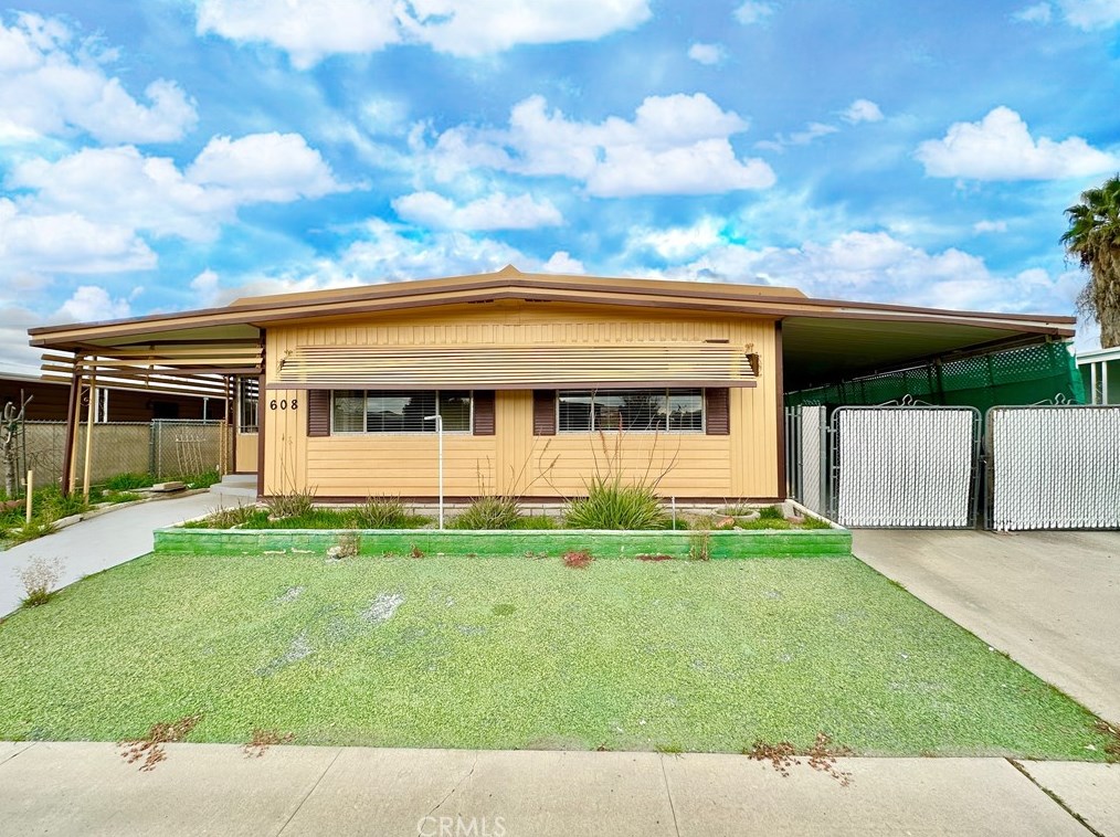 608 De Soto Dr, Hemet CA  92543-2649 exterior
