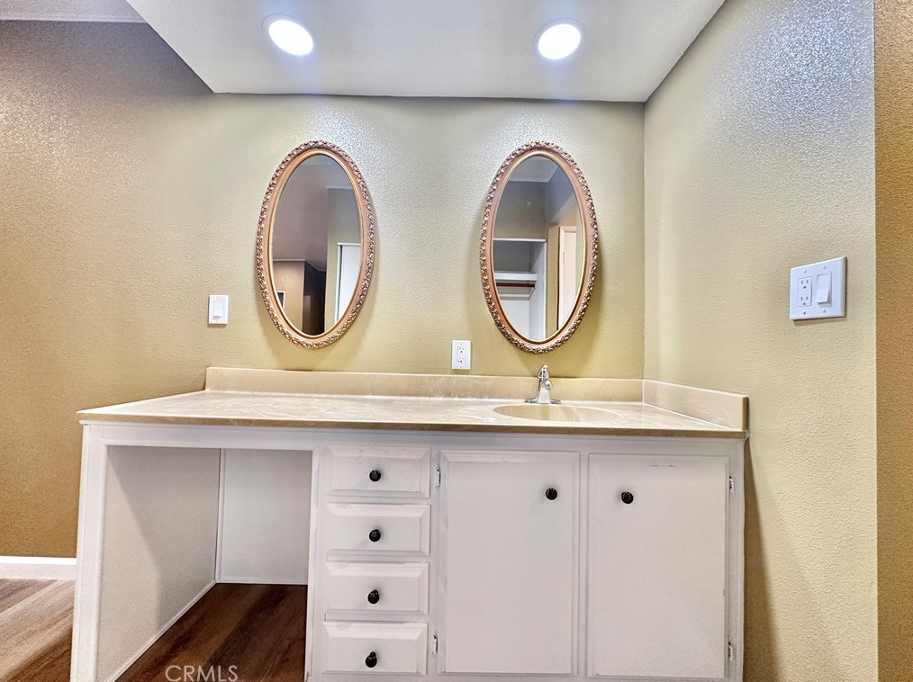 608 De Soto Dr, Hemet CA  92543-2649 exterior