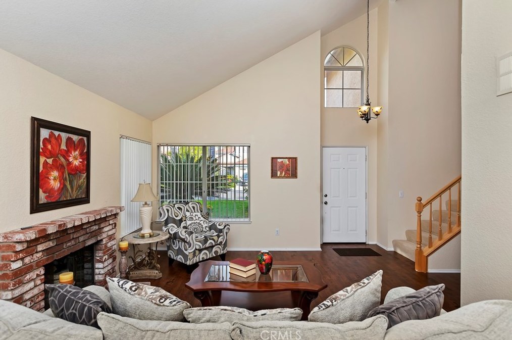39487 Crystal Lake Ct, Murrieta, CA 92562-4148