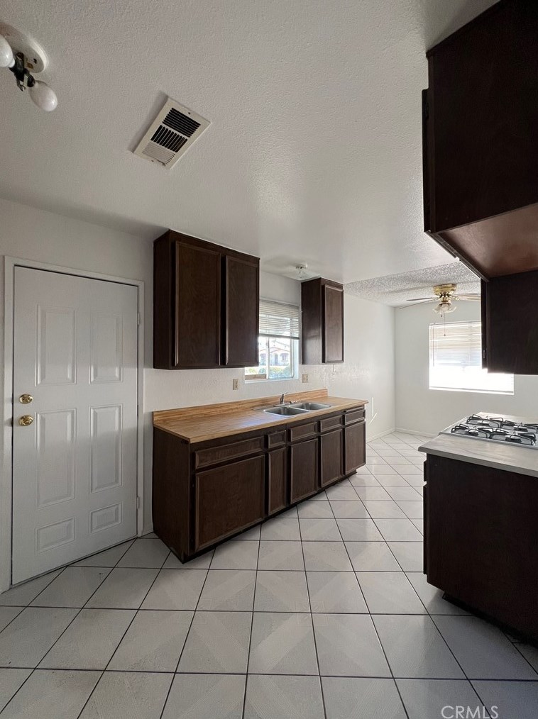 1858 Calle Pasito, Hemet CA  92545-2532 exterior