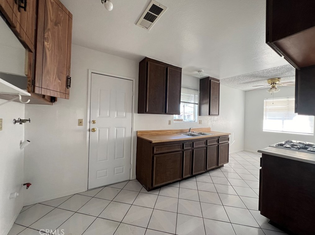 1858 Calle Pasito, Hemet CA  92545-2532 exterior