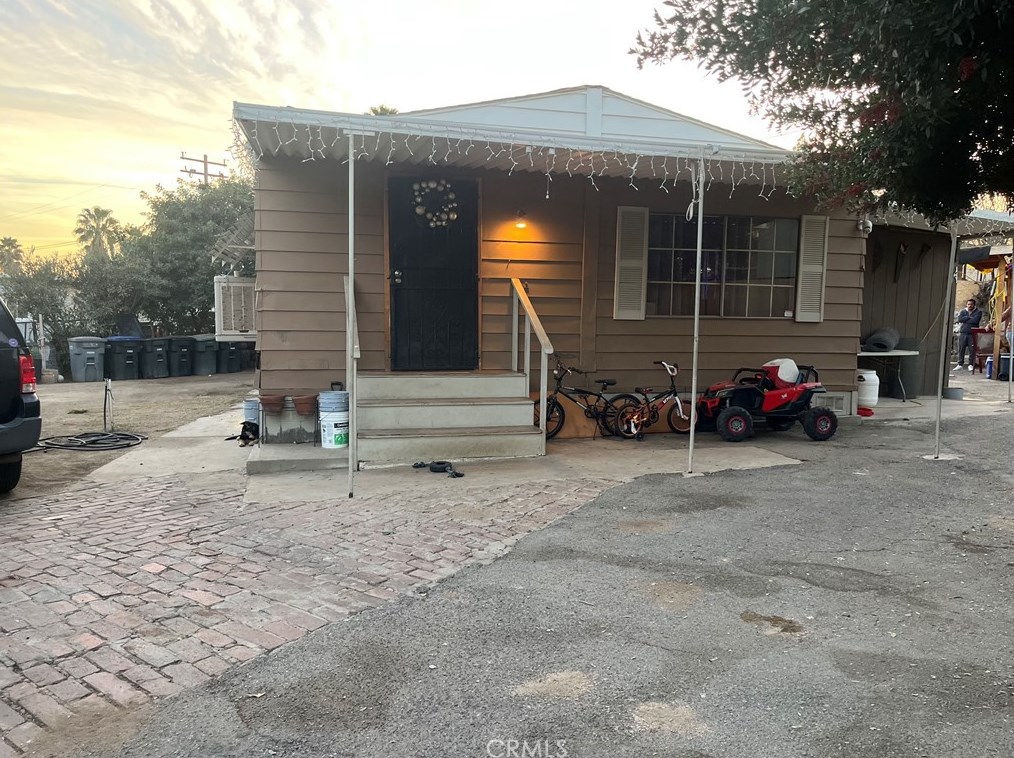 242 Carter Dr, Perris, CA 92570