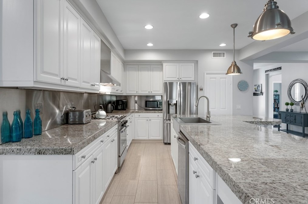 26536 Mahonia Way, Murrieta CA  92562-4485 exterior