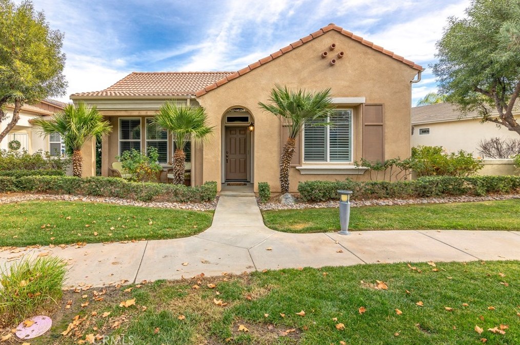 257 Stricker Ln, Hemet, CA 92545-9348
