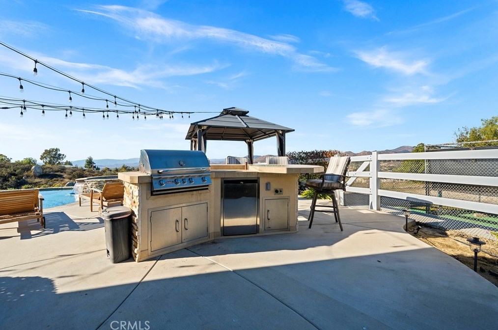 40107 Calle Breve, Temecula CA  92592-8692 exterior