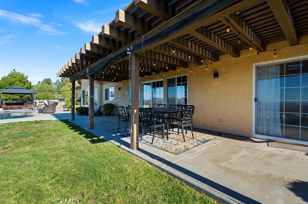 40107 Calle Breve, Temecula CA  92592-8692 exterior