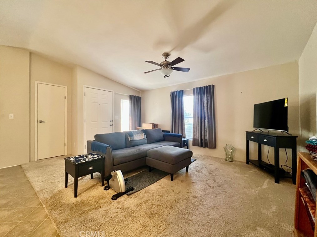 651 Santa Clara Cir, Hemet, CA 92543-6958