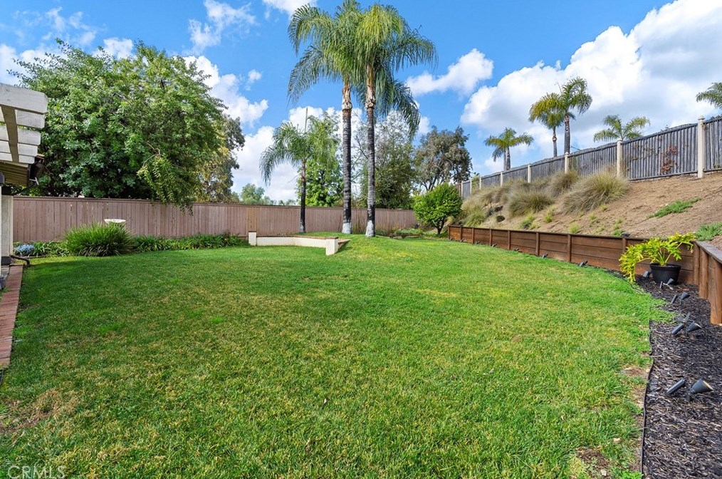 24322 Saradella Ct, Murrieta CA  92562-4062 exterior