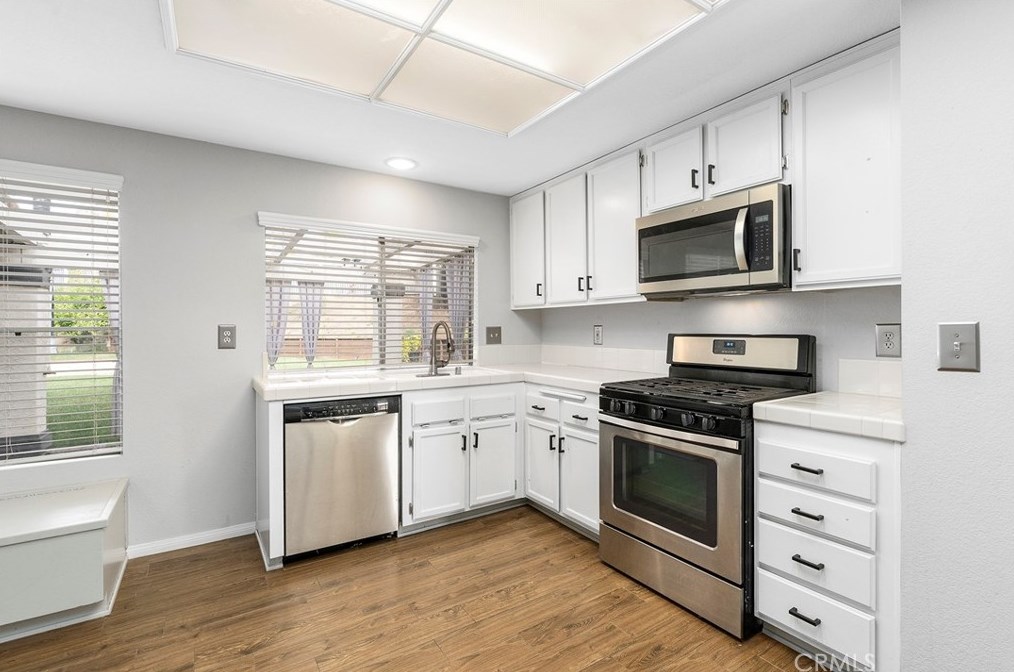 24322 Saradella Ct, Murrieta CA  92562-4062 exterior