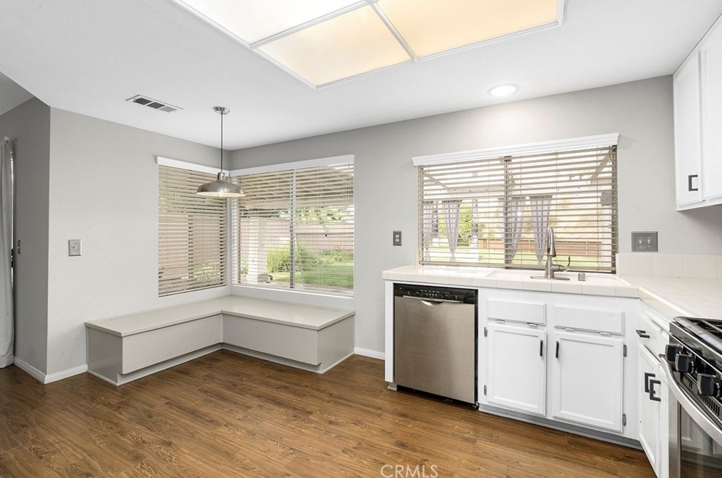 24322 Saradella Ct, Murrieta CA  92562-4062 exterior