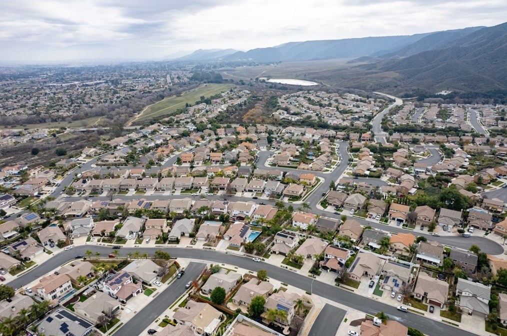 23770 Aspen Dr, Murrieta CA  92562-5041 exterior