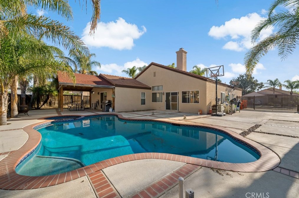 32555 Buckhorn Rd, Wildomar CA  92595-8255 exterior