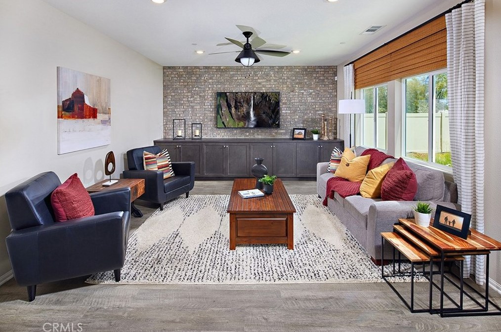 31384 Scrub Jay Rd, Winchester, CA 92596