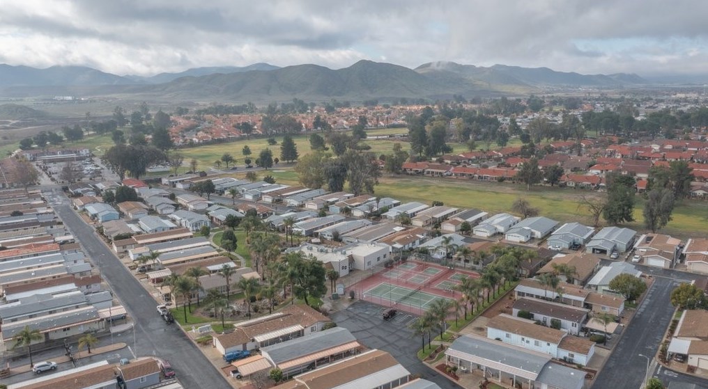 1369 Lodgepole Dr, Hemet CA  92545-7874 exterior