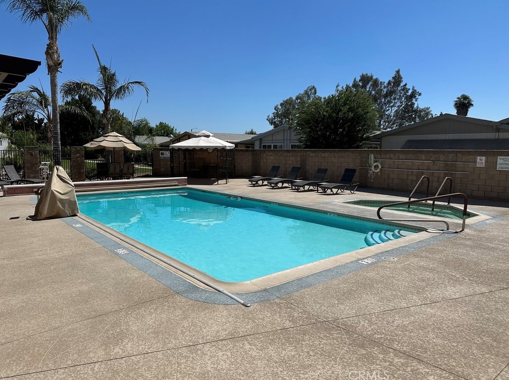 1369 Lodgepole Dr, Hemet CA  92545-7874 exterior