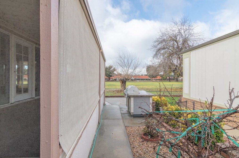 1369 Lodgepole Dr, Hemet CA  92545-7874 exterior