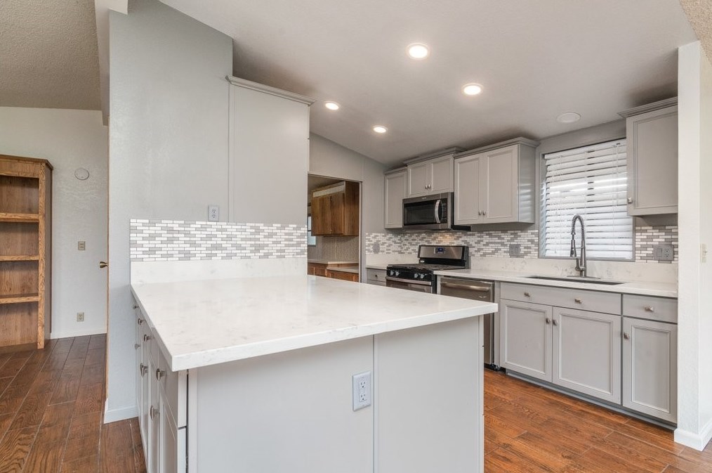 1369 Lodgepole Dr, Hemet CA  92545-7874 exterior