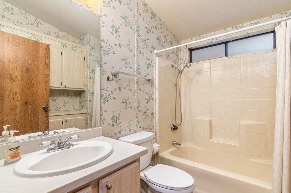 1369 Lodgepole Dr, Hemet CA  92545-7874 exterior