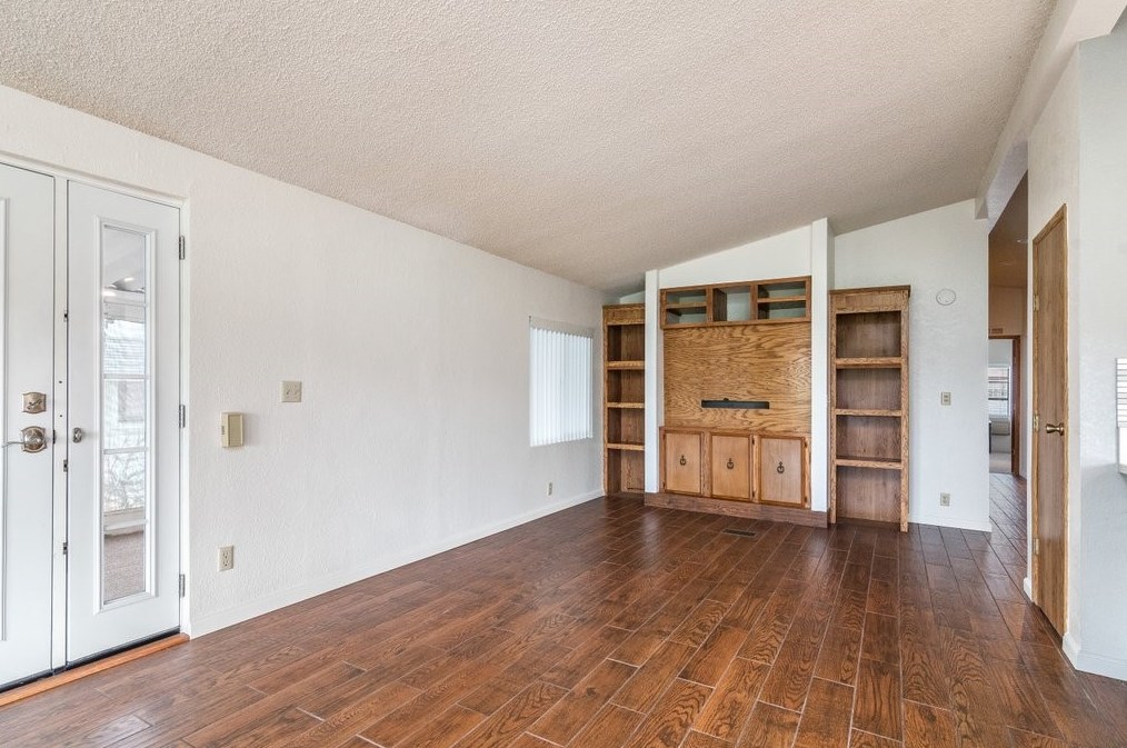 1369 Lodgepole Dr, Hemet CA  92545-7874 exterior