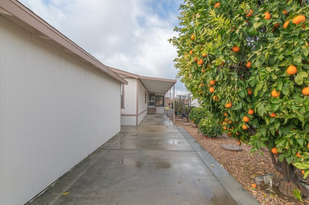 1369 Lodgepole Dr, Hemet CA  92545-7874 exterior