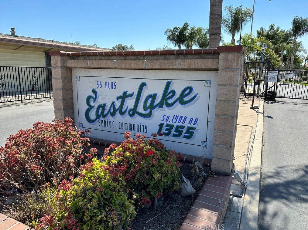 1369 Lodgepole Dr, Hemet CA  92545-7874 exterior