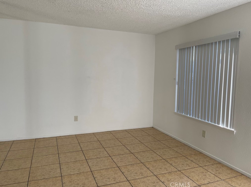 7941 Midhurst Dr, Highland, CA 92346