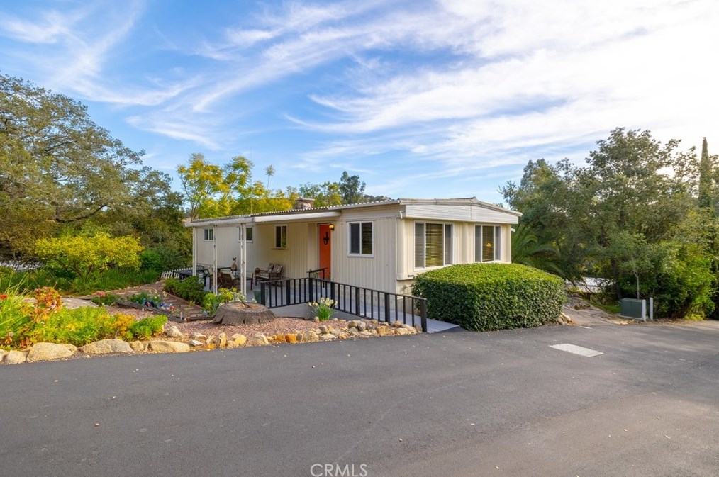 4747 Oak Crest Rd, Fallbrook CA  92028-9087 exterior