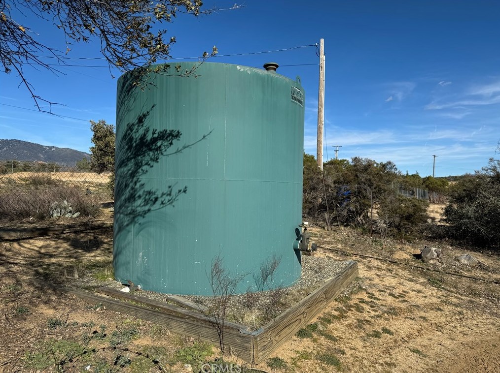 53687 Cave Rock Rd, Anza CA  exterior