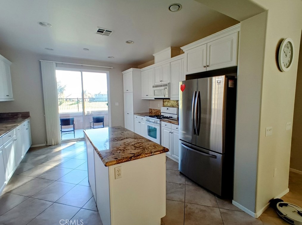258 Cog Hill Ln, Hemet CA  92545-3436 exterior