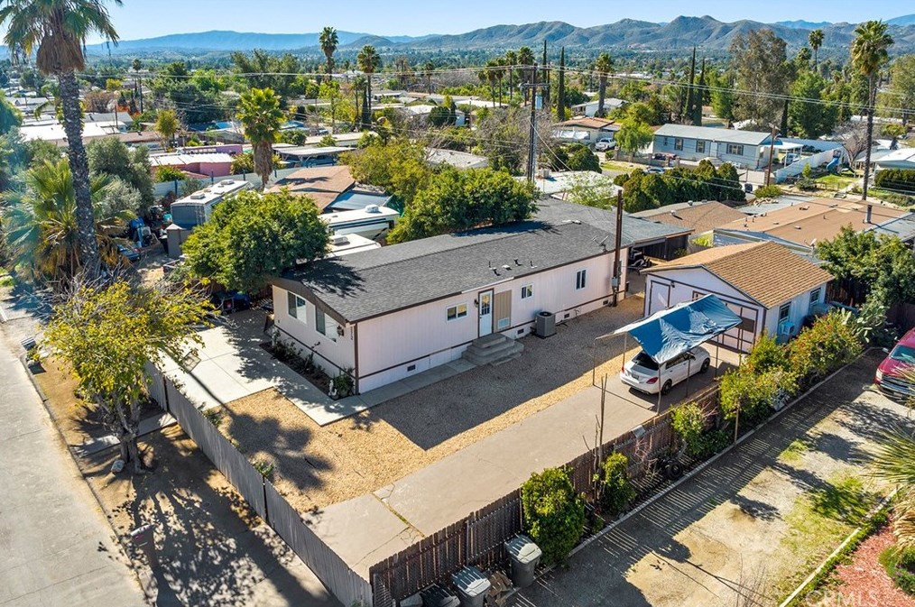 272 Altura Dr, Perris, CA 92570-1773