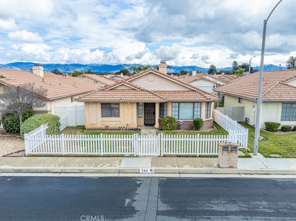 734 La Morena Dr, Hemet, CA 92545-1553