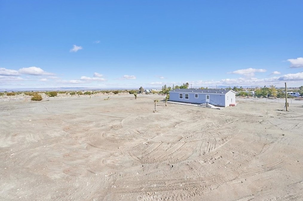 10372 Beekley Rd, Phelan CA  92371-9832 exterior