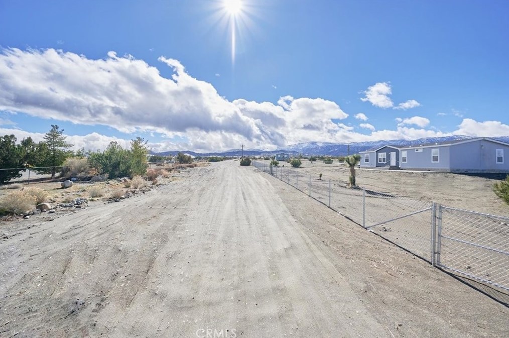 10372 Beekley Rd, Phelan CA  92371-9832 exterior