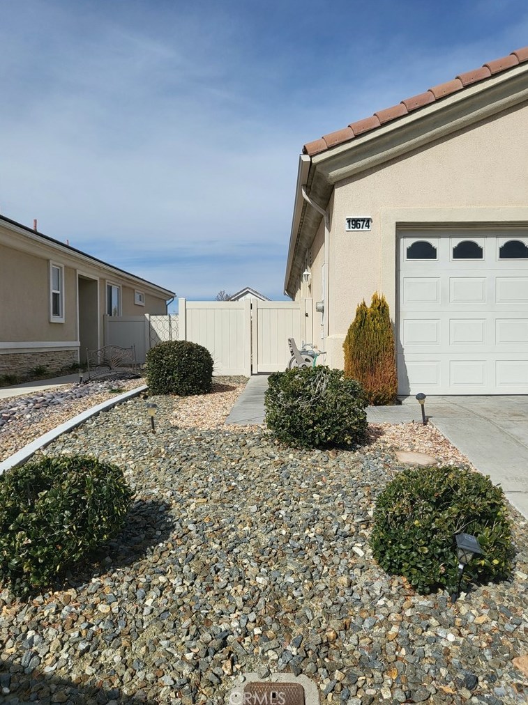 19674 Lucaya Ct, Apple Valley, CA 92308-9399